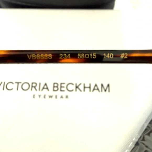 Victoria Beckham Tortoiseshell Sunglasses with Brown Gradient Lenses - Picture 5 of 9